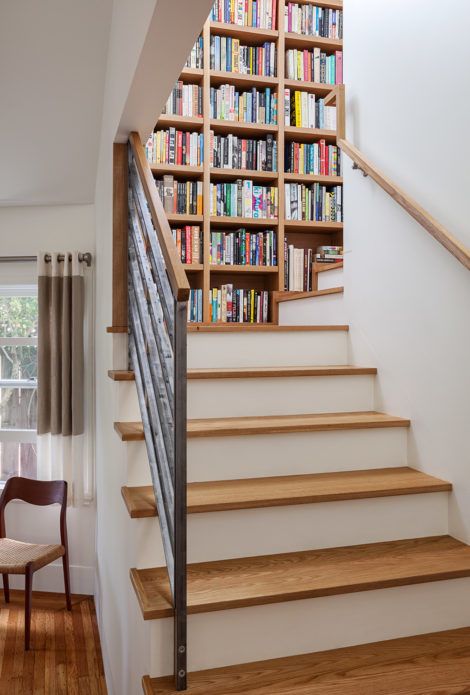 Book Staircase, Staircase Bookshelf, Stair Bookshelf, Staircase Shelves, Stair Walls, Interior Stair Railing, Escalier Design, Stair Wall, Bookcase Styling