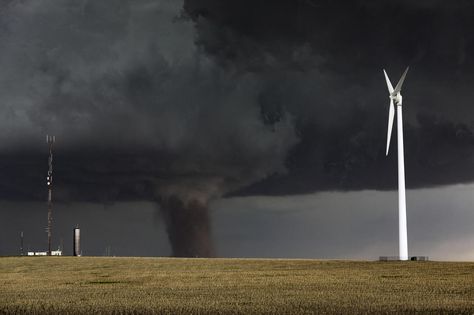 Tornado on the Colorado plains  This large tornado swept across farmland near Wray, Colorado on May 7, 2016.    CREDIT: BeyondImages/iStockPhoto Tornado Season, Supercell Thunderstorm, Dramatic Photos, Storm Chasing, State Of Colorado, National Weather Service, Washington County, University Of Oklahoma, Weather Patterns