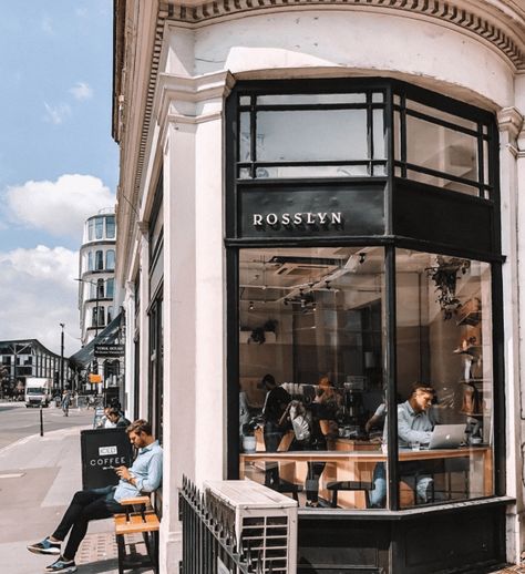 London Coffee Shop, Drive Thru Coffee, London Cafe, Aesthetic London, Brunch Places, Coffee Stands, Coffee Places, London Aesthetic, Camden Town