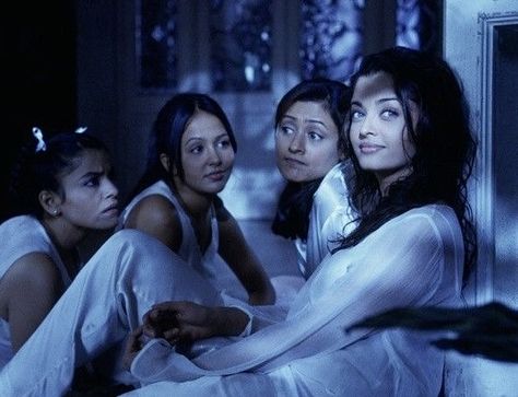 Aishwarya Rai Bride And Prejudice, Bride And Prejudice Aesthetic, 2024 Movies, Bollywood Vintage, Bride And Prejudice, Aishwarya Rai Pictures, Bollywood Aesthetic, 90s Bollywood, Aishwarya Rai Bachchan