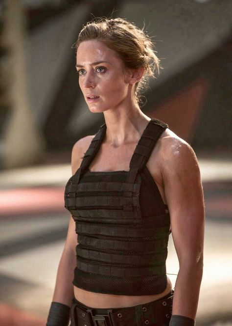 Emily Blunt in Edge of Tomorrow After Earth, Edge Of Tomorrow, Emily B, Under Your Spell, Military Girl, Girl Crushes, Fit Girl, Celebrities Female, Fitness Inspiration