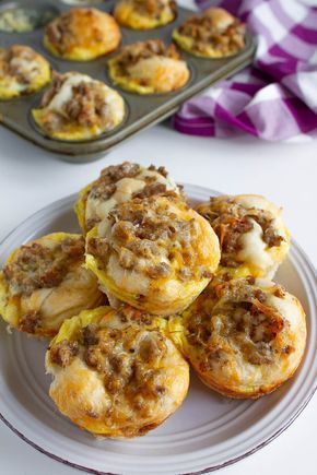 Kos, Breakfast Recipes With Biscuits, Recipes With Biscuits, Grand Biscuit Recipes, Muffin Tin Breakfast, Breakfast Casserole Muffins, Egg Muffins Recipe, Egg Muffins Breakfast, Easy To Make Breakfast