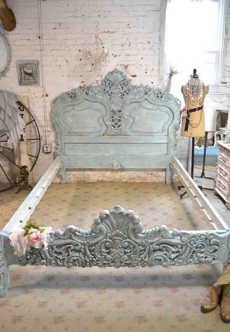 Commode Shabby Chic, Camera Shabby Chic, Muebles Shabby Chic, Romantic Bed, Cottage Shabby Chic, French Bed, Shabby Chic Room, Painted Cottage, Shabby Chic Dresser