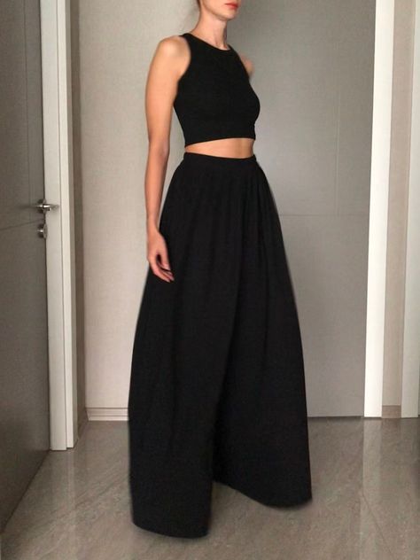 Extra Wide Pants, Flowy Black Pants Outfit, Palazzo Pants Outfit Plus Size, Black Palazzo Outfit, Wide Leg Palazzo Pants Outfits, Black Flowy Pants Outfit, Black Palazzo Pants Outfit, Wide Leg Black Pants Outfit, Black Blouse Outfit