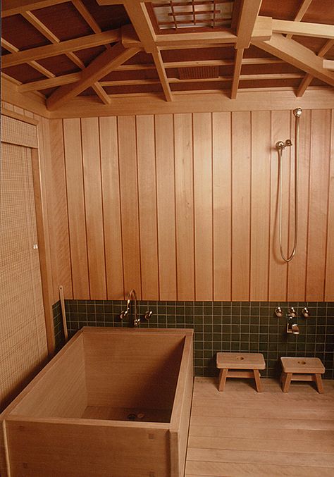 See on our site how cedar paneling, ceiling, and slatted floor (sunoko) enhance the experience of bathing in a traditional wooden soaking tub (ofuro). Japanese Soaking Tub Shower Combo, Soaking Tub Shower Combo, Japanese Bath House, Japanese Bathroom Design, Japanese Bathtub, Japanese Bathroom, Cedar Paneling, Wooden Bathtub, Japanese Bath