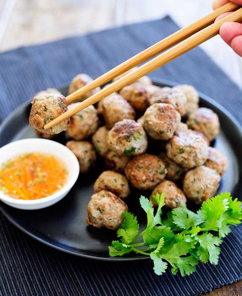 Thai Pork Meatballs Nibbles Ideas, Pork Mince Recipes, Thai Pork, Pork Meatballs, Mince Recipes, Pork Dishes, Thai Food, Asian Cooking, Meatball Recipes