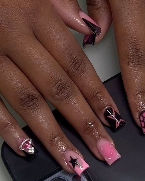 Nail Ideas Gel X Square, Medium Size Acrylic Nails Designs, Cute Nail Inspo Square, Freestyle Short Nails, Nails Designs 2024, Middle Length Nails, Dope Nails Square, Short Nail Sets Acrylic, Nails Middle Length