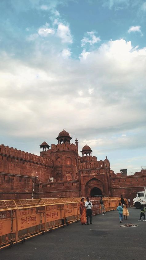 Indian Nature Photography, India Travel Aesthetic, Delhi Pics, Red Fort Delhi, Delhi City, India Places, Delhi Travel, Shopping Pictures, Vaishno Devi