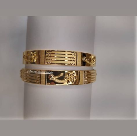 Kade Designs For Women, Gold Chudi, Gold Earrings For Kids, Beautiful Gold Rings, Gold Jewels Design, Gold Bridal Necklace, Antique Necklaces Design, Gold Bangles For Women, New Gold Jewellery Designs