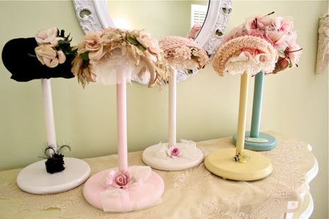 Paper Towel Holder Hat Stands (add 1/2 styro ball, covered in fabric + lace or whatever do-dads) Diy Hat Stand, Making Hats, Booth Displays, Craft Market, Craft Booth Displays, Diy Display, Hat Stand, Craft Stalls, Diy Jewelry Display