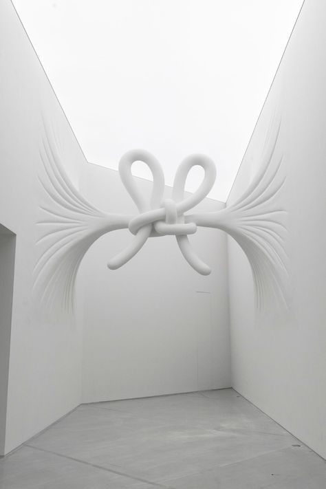 Daniel Arsham Wallpaper, Daniel Arsham Sculpture, Contemporary Art Painting Galleries, Connection Sculpture, Arsham Daniel, Light Sculpture Art, Modern Art Exhibition, Contemporary Sculpture Art, Contemporary Art Exhibition