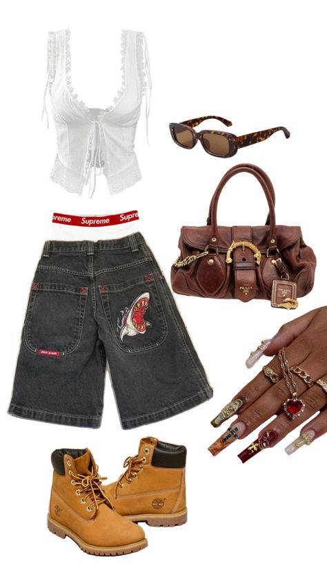 Streetstyle jorts timbs festival outfit inspo Boomtown Festival Outfits, Festival Outfit Uk, Uk Festival Outfit, Rolling Loud Outfits, 2000s Street Style, Festival Outfit Inspo, Uk Festival, Outfit Collage, Coachella Outfit