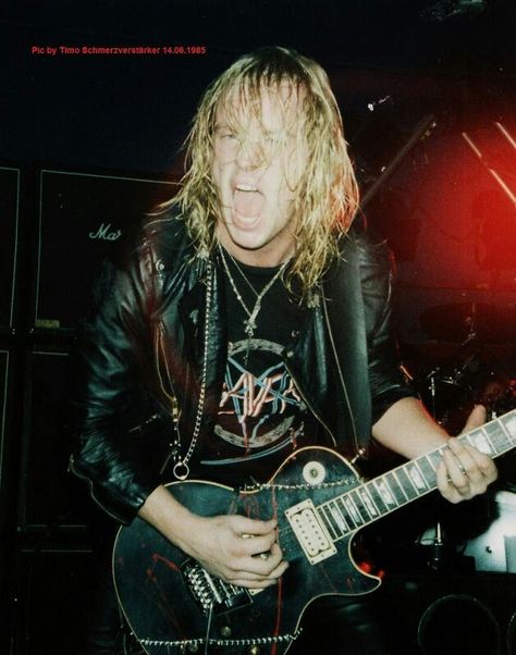 Jeff Hanneman of SLAYER Motley Crue Albums, Venom Black Metal, Jeff Hanneman, Slayer Band, Heavy Metal Rock, Extreme Metal, Musica Rock, Heavy Metal Bands, Guitar Hero