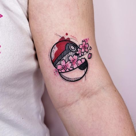 Pokemon Ball Tattoo Ideas, Pokemon Tattoo Pokeball, Small Pokeball Tattoo, Poke Ball Tattoo, Cute Pokemon Tattoo, Pokeball Tattoo, Pokemon Tattoos, Pokemon World, Pikachu Tattoo