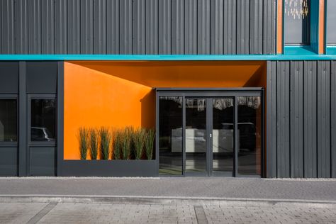 Warehouse Design Exterior, Factory Facade Design, Warehouse Exterior Design, Industrial Facade, Modern Warehouse, Retail Facade, Factory Architecture, Metal Facade, Warehouse Design