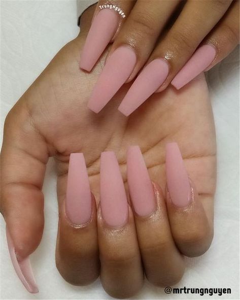 50+ Cute winter nails acrylic coffin long, winter nail designs and other winter nail art designs: Matte Pink Winter Nails | If you’re looking for cute winter nail ideas acrylic, such as winter nail colors 2020, you’ll love these classy winter nail designs Christmas, cute Christmas nails, winter nails acrylic simple and winter nails acrylic coffin short #winternails#winternaildesigns #winternailart#winternailsacrylic #winternailsacryliccoffin#christmasnails #pinknails #mattenails #pinkwinternails Long Pink Nails, Grey Acrylic Nails, Nail Tip Designs, French Pedicure, Glitter Nails Acrylic, Pink Gel Nails, Winter Nails Acrylic, Christmas Nails Acrylic, Ballerina Nails