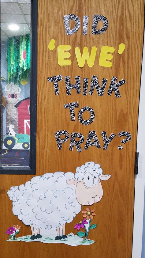 Farm themed classroom door. Farm Classroom Door, School Year Bulletin Boards, Beginning Of School Year, Farm Classroom, Farm Classroom Theme, Farm Unit, Class Theme, Door Inspiration, Themed Classroom