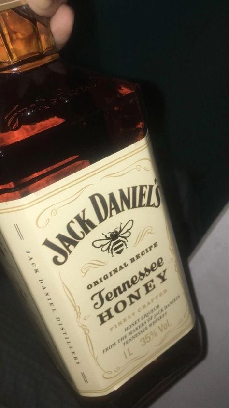 Vodka Tumblr Aesthetic, Jack Daniel Aesthetic, Alcohol Snapchat Party, Jack Daniels Drinks, Alcohol Pictures, Jack Daniels Honey, Alcoholic Drinks Pictures, Aesthetic Tumblr Backgrounds, Album Cover Wallpaper Collage