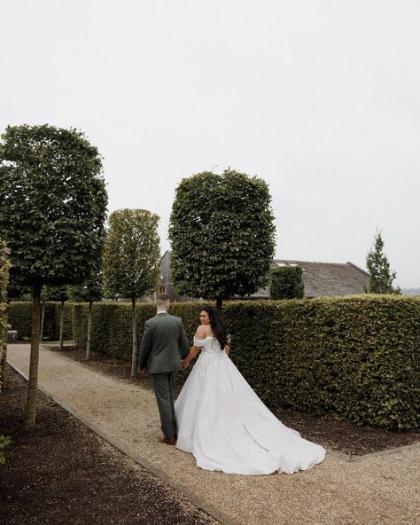 Ed & Mae 😍 Venue: @hyde_house Makeup: @makeup_by_hollie @makeupbybethyy Hair: @individualglamour Videographer: @storiesofamore Florals: @hazelea_designs Second Shooter: @daniellamarinosphotography Dress Alterations: @rosesavagebridal Stylist: @ambiencevenuestylinguk #hydehouse #cotswolds #cotswoldwedding #married #weddingphotgrapgheruk #couplesphotos #justmarried #amazingwedding #cotswoldweddingvenue #cotswoldlife #thefosseway #septemberwedding #ukweddingvideographer #ukweddingphoto... Hyde House, Cotswolds Wedding, Dress Alterations, September Wedding, Wedding Videographer, Makeup Makeup, Uk Wedding, Just Married, Makeup