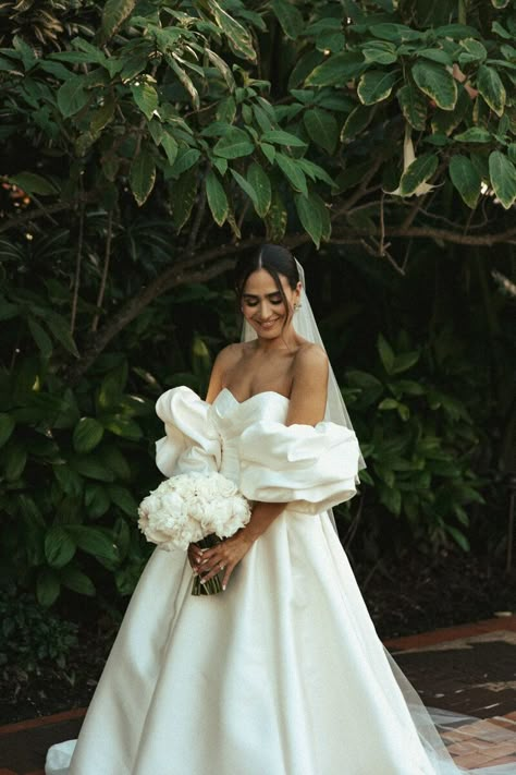 Alt Wedding, Petite Bride, Bride Photoshoot, Wedding Photography Styles, Bride Portrait, Bridal Photoshoot, Inspiration Photos, Wedding Photos Poses, Wedding Vibes