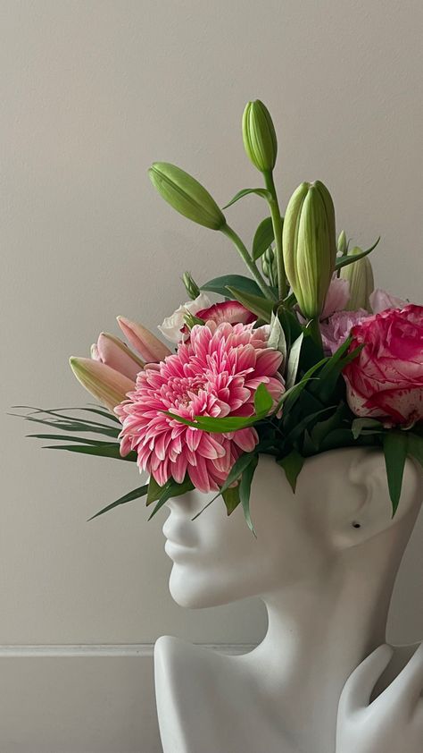 Nothing But Flowers, Flower Therapy, Head Vase, Luxury Flowers, Head Shapes, Jolie Photo, Arte Floral, Ceramic Flowers, Aesthetic Room Decor