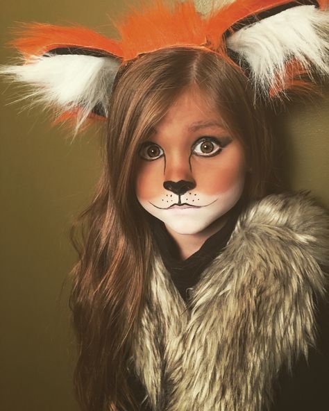 Cute and easy little girl fox Halloween makeup Walmart Halloween Costumes, Fox Face Paint, Fox Halloween, Make Up Diy, Fox Makeup, Halloweenský Makeup, Halloween Make-up Looks, Animal Makeup, Fox Costume