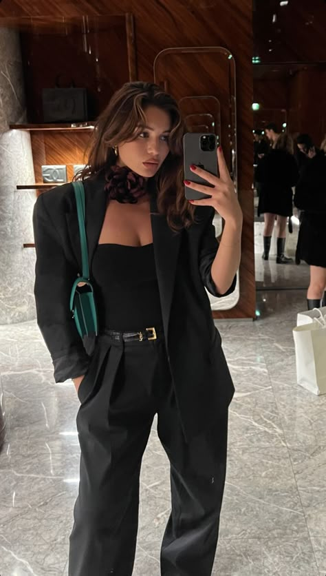 Total Black Outfit, Choker Outfit, Theatre Outfit, Outfit Work, Outfits Classy, Chique Outfits, Style 2023, Neue Outfits, Paris Outfits