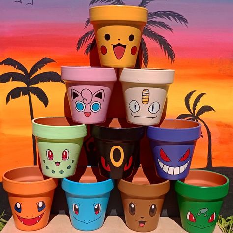 Pokémon Faces, Art Club Projects, Pokemon Faces, Plants And Pots, Diy Monsters, Diy Paint Projects, Art Galleries Design, Pokemon Sketch, Painted Pots Diy