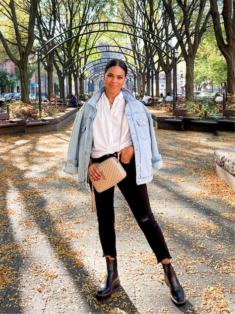 Chelsea Boot And Mom Jeans, Chunky Chealse Boots Outfit, Oversized Dress With Belt, Chelsea Boots Outfit Office, Laguna Boot Outfit, Laguna Chelsea Boot Outfit, Target Chelsea Boots Outfit, Black Chealse Boot Outfit Women, Chelsea Black Boots Outfit