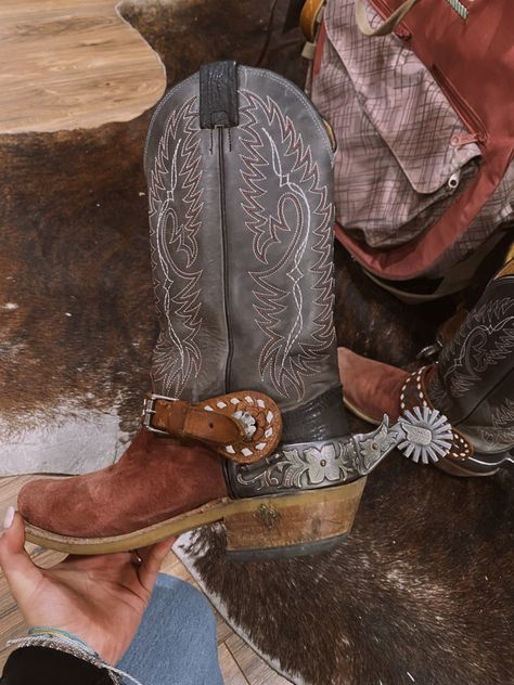 Cowgirl Boots With Spurs, Spurs On Boots, Cowgirl Oc, Cowboy Boots With Spurs, Boot Spurs, Boots With Spurs, Classic Cowgirl, Art Boots, Cowboy Spurs