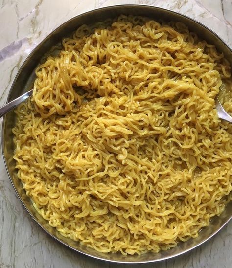 @HoodMouse🎭 Maggi Aesthetic Food, Maggi Snapchat, Maggi Aesthetic, Noodles Maggi, Maggi Noodles, Eating Food Funny, Instant Ramen, Vegetarian Snacks Recipes, 12 Tomatoes