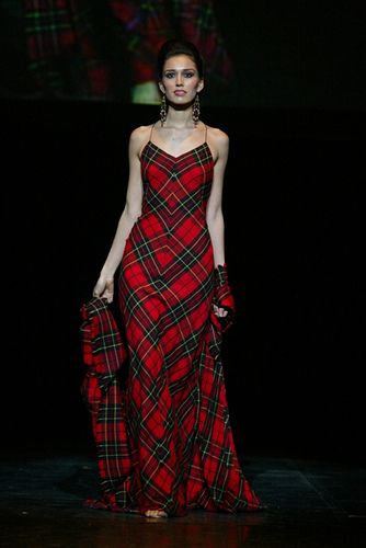 Tartan Dress by Amanda@ScotClans, via Flickr - I totally need this for Burns Night! Look 80s, Tartan Fashion, Tartan Kilt, Tartan Dress, Mode Casual, Looks Street Style, Plaid Fashion, 가을 패션, Looks Style