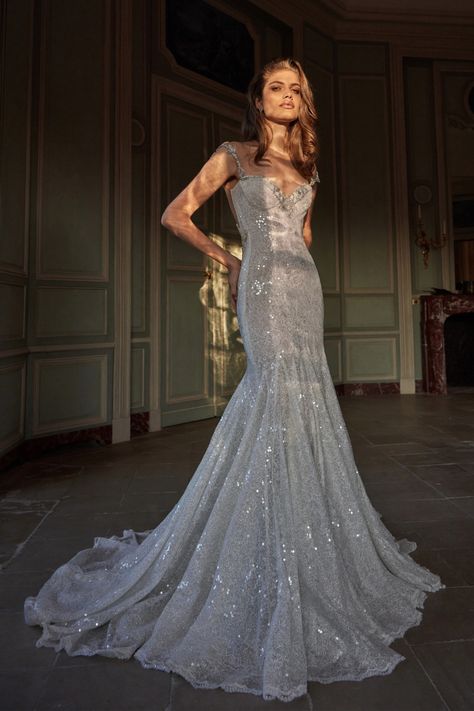 Fishtail Wedding Dress Ideas: Vogue's Guide To The Dramatic Bridal Silhouette & Best Fishtail Wedding Dresses | British Vogue Look Gatsby, Galia Lahav Bridal, Wedding Dress Fishtail, Petite Bride, Galia Lahav Wedding Dress, Short Bride, Vogue Wedding, Galia Lahav, Trumpet Wedding Dress