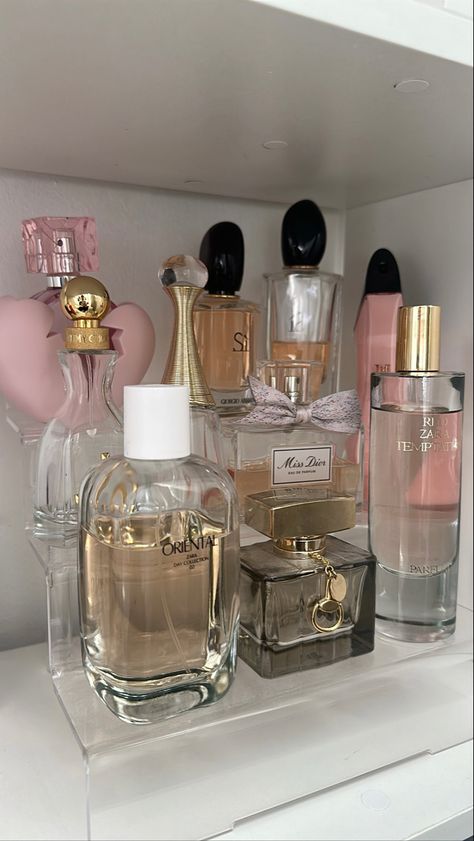 Girly Perfume Aesthetic, Women Perfume Collection, Small Perfume Collection, Vanity Organization Perfume, Designer Perfume Aesthetic, Perfume Set Up, Aesthetic Perfume Collection, Perfume Organization Aesthetic, Layering Combos Perfume