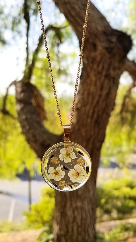 Lavender Necklace, Pressed Flower Jewelry, Flower Jewelry,Real Flower Necklace,Nature Jewelry,Resin Flower Necklace,Necklace with dry flower Resin Flower Jewelry, Lavender Necklace, Pressed Flower Jewelry, Dried Flower Jewelry, Pressed Flower Crafts, Flower Resin Jewelry, Necklace Resin, Resin Jewelry Diy, Jewelry Real