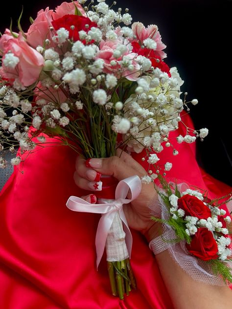 Flower Bouquet With Red Dress, Red Hoco Flowers Bouquet, Hoco Flowers Bouquet For Red Dress, Red Hoco Flowers, Red Homecoming Bouquet, Prom Bouquets For Red Dress, Homecoming Bouquet Ideas Red, Hoco Bouquet Red, Flowers For Red Dress