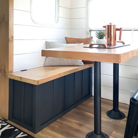 Diy Camper Storage, Dinette Storage, Casa Rock, Diy Farmhouse Table Plans, Camper Vintage, Trailer Renovation, Farmhouse Table Plans, Rv Furniture, Rv Interior Remodel