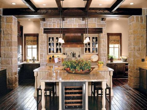 Sprawling Texas Ranch style home Southern Living Kitchen Ideas, Dark Beams, Southern Living Kitchen, Texas Ranch Homes, Ranch Kitchen, Rustic Kitchen Cabinets, Kitchen Rustic, Southern Kitchens, Texas Ranch