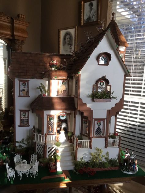 Princess Doll House, Wood Doll House, French Doll House, Big Doll House, Dream Christmas, Dollhouse Decorating, Dolls House Shop, Wood Doll, Doll House Plans