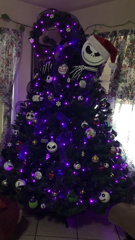 Black Christmas Tree Nightmare Before Christmas, Christmas Tree Ideas Nightmare Before Christmas, Nightmare Before Christmas Theme Tree, Nbc Christmas Tree, Jack Skellington House Decor, Jack The Skeleton Christmas Tree, Decorations For Black Christmas Tree, Jack Skellington Xmas Tree, Nightmare Before Christmas Tree Decor