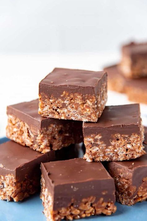 Mars Bars Rice Krispies, Carmel Rice Crispy Bars, Mars Bar Rice Krispie Squares, Mars Bar Squares, Camper Recipes, Rice Crispies Recipe, Mars Bar Slice, Rice Crispy Cake, Food Polls