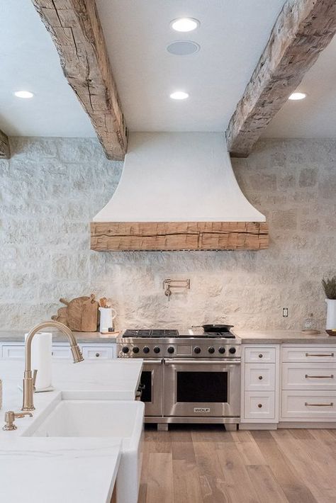 Santo Domingo, Aga Kitchen, Stone Backsplash Kitchen, Long Kitchen, Stone Backsplash, Stone Kitchen, Barn Homes, Oak Kitchen, Concrete Countertops