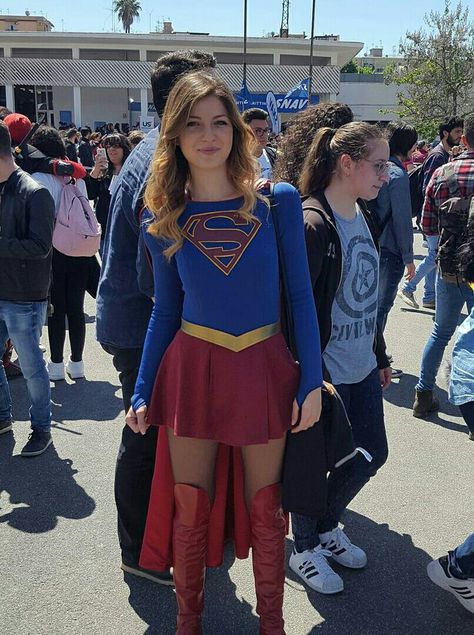 Supergirl Supergirl Halloween, Modest Costumes, Batgirl Art, Batgirl Cosplay, Supergirl Costume, Supergirl Cosplay, Space Tv, Super Girls, Super Girl