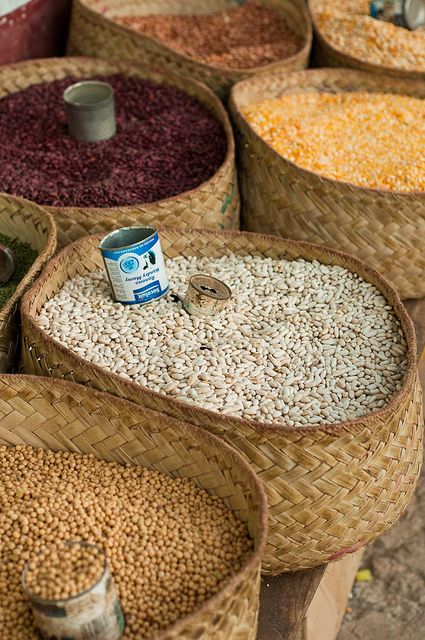 Beans and Pulses in a Madagascar market.   Photo credit: Tom McShane Fruit And Veg Shop, Vegetable Shop, Grocery Store Design, Supermarket Design, Fruit Shop, Spice Shop, Random Images, Outdoor Market, Fruit And Veg