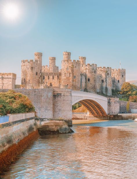 10 Best Places To Visit On A Welsh Roadtrip - Hand Luggage Only - Travel, Food & Photography Blog Zaragoza, Packing Lists, Conwy Castle, Castles In Wales, Visit Uk, Chateau Medieval, Wales Travel, Visit Wales, United Kingdom Travel