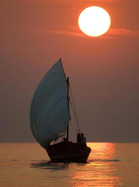 Romantic Sailing Sunset Navi A Vela, Sun Setting, In The Ocean, Ponds, Beautiful Sunset, Yachts, On Board, Sunrise Sunset, Sailing Ships