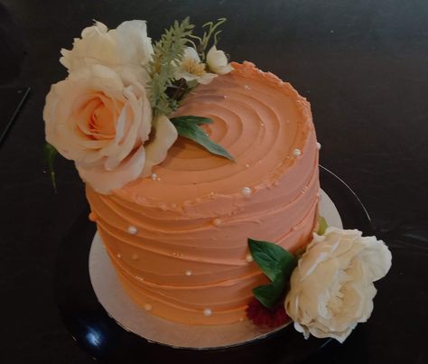 Beautiful peach and floral 21st cake #21stcake #peachandflowers Peach Colored Cake Ideas, Peach Color Cake, Peach Cake Design, Peach Birthday Cake, Cake Designs For Girl, Champagne Cake, 25th Birthday Cakes, 21st Cake, Tall Cakes