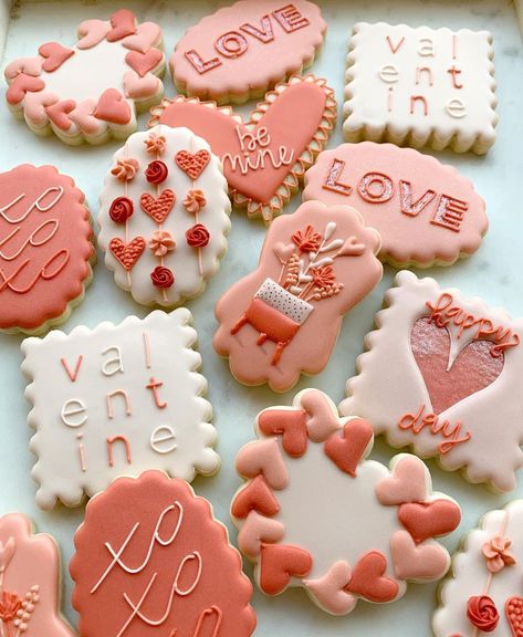 Valentine’s Day Cookies Royal Icing, Valentines Day Sugar Cookies Decorated, Valentine Baking Recipes, Heart Cookies Decorated, Valentines Cookie, Valentines Chocolate, Cooking Vegetarian, Valentine Cookies Decorated, Valentines Day Sugar Cookies