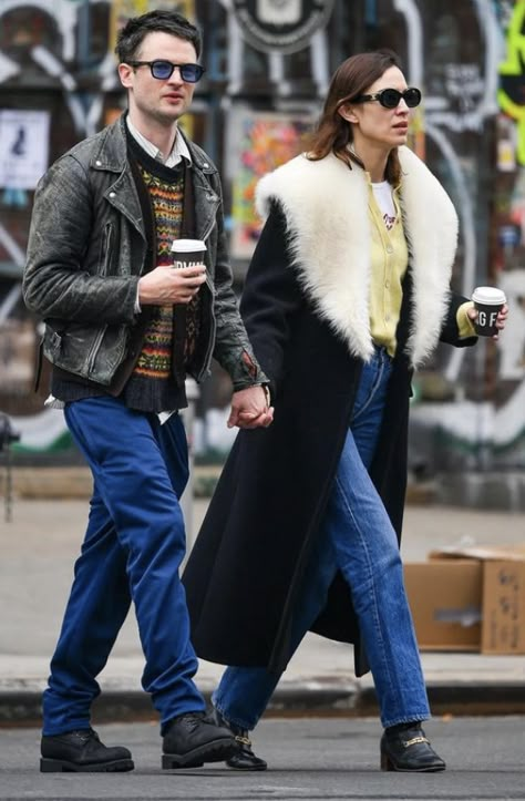 Alexa Chung Winter, Alexa Chung Style Winter, Alexa Chang, Alexa Chung Street Style, Alexa Chung Hair, Daily Alexa Chung, Street Style 2023, Tom Sturridge, Alexa Chung Style