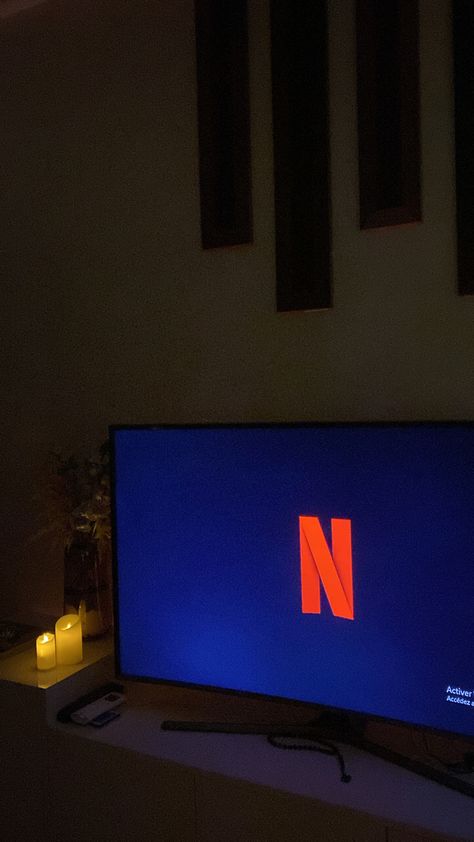 Roku Tv Aesthetic, Watching Netflix Aesthetic Tv, Tv Aesthetic Watching, Tv Astethic, Netflix Aesthetic Wallpaper, Tv Screen Aesthetic, Watch Tv Aesthetic, Watching Tv Aesthetic, Lulu Core